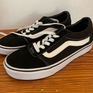 Vans Old Skool Low Top Classic Skate Shoe